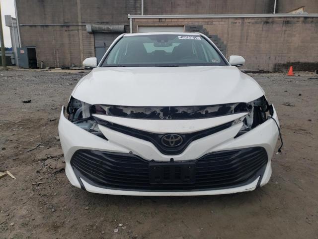 4T1B11HK4KU211209 - 2019 TOYOTA CAMRY L WHITE photo 5