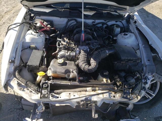 1ZVBP8AN9A5112679 - 2010 FORD MUSTANG WHITE photo 11