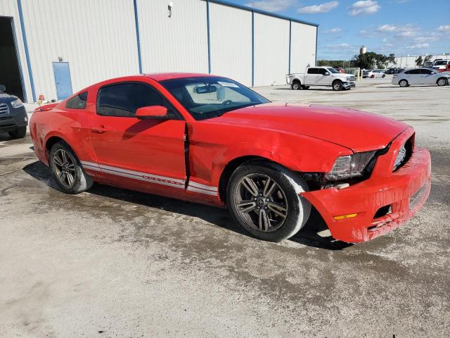 1ZVBP8AM2D5204759 - 2013 FORD MUSTANG RED photo 4