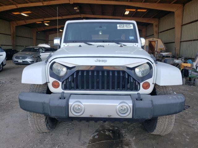 1C4BJWEG2CL205448 - 2012 JEEP WRANGLER U SAHARA WHITE photo 5