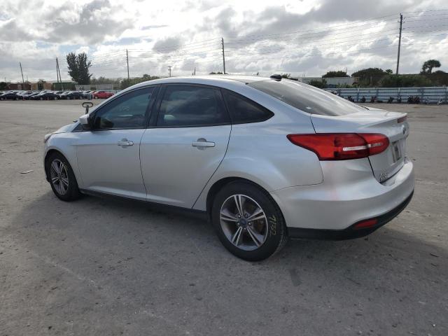 1FADP3FE8JL201586 - 2018 FORD FOCUS SE SILVER photo 2