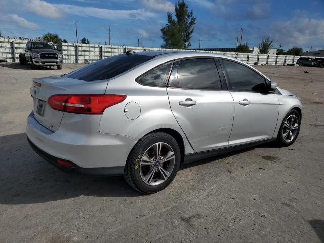 1FADP3FE8JL201586 - 2018 FORD FOCUS SE SILVER photo 3