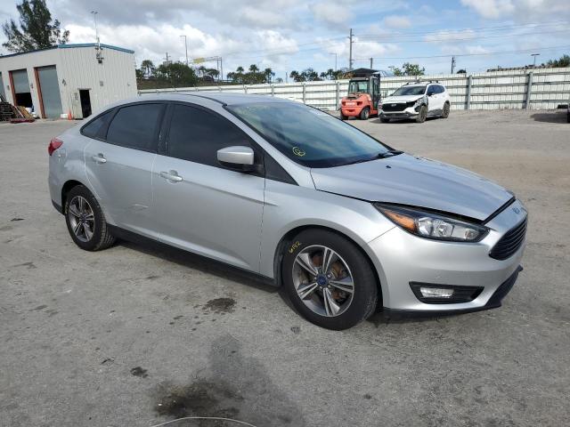 1FADP3FE8JL201586 - 2018 FORD FOCUS SE SILVER photo 4