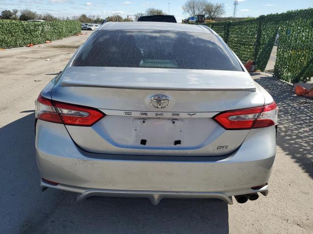 4T1B11HK4JU091619 - 2018 TOYOTA CAMRY L SILVER photo 6