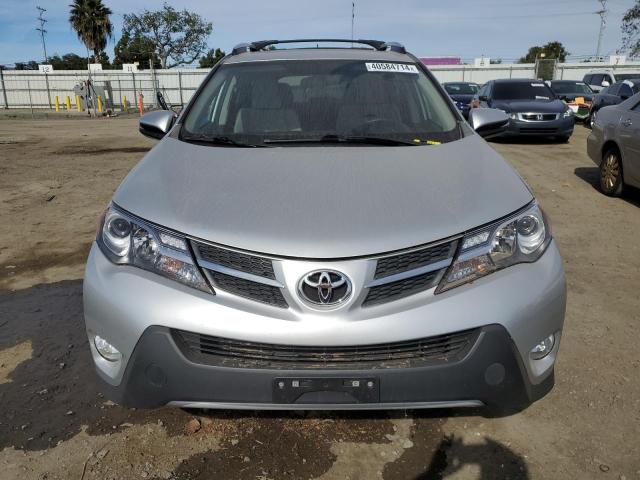 2T3WFREVXFW197376 - 2015 TOYOTA RAV4 XLE SILVER photo 5