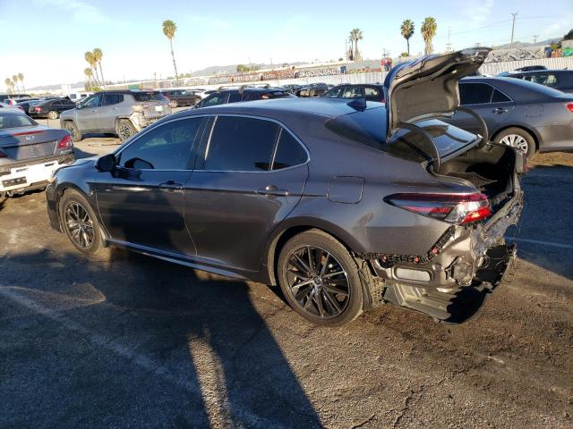 4T1T11AK7MU548359 - 2021 TOYOTA CAMRY SE GRAY photo 2