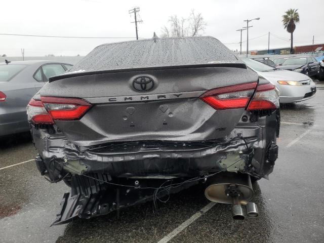 4T1T11AK7MU548359 - 2021 TOYOTA CAMRY SE GRAY photo 6