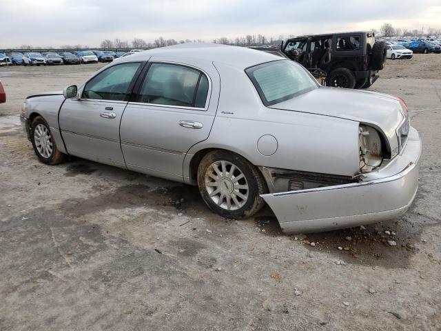 1LNHM81V27Y638192 - 2007 LINCOLN TOWN CAR SIGNATURE SILVER photo 2