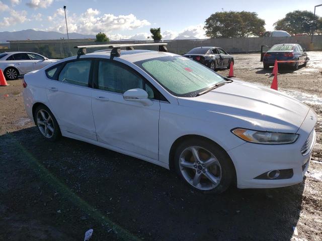 3FA6P0H73GR322767 - 2016 FORD FUSION SE WHITE photo 4