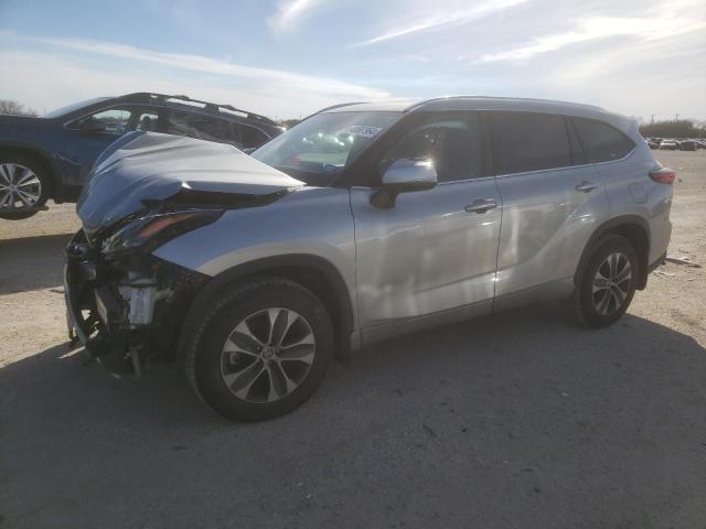 5TDGZRBH1MS524224 - 2021 TOYOTA HIGHLANDER XLE SILVER photo 1