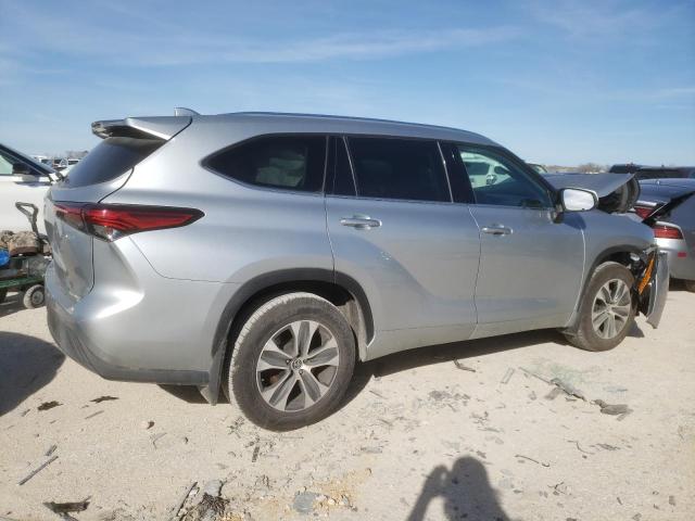 5TDGZRBH1MS524224 - 2021 TOYOTA HIGHLANDER XLE SILVER photo 3