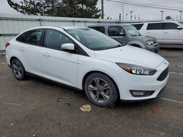 1FADP3FE4HL307219 - 2017 FORD FOCUS SE WHITE photo 4