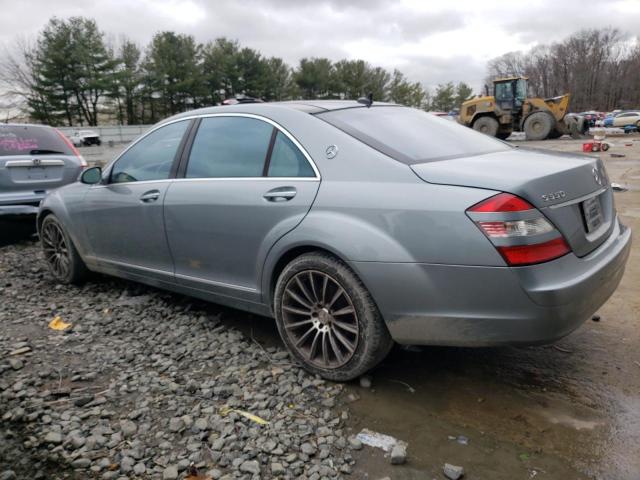 WDDNG71X98A215460 - 2008 MERCEDES-BENZ S 550 GRAY photo 2