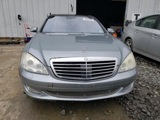 WDDNG71X98A215460 - 2008 MERCEDES-BENZ S 550 GRAY photo 5