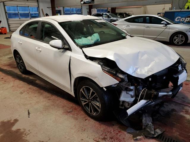 3KPF24AD2NE455086 - 2022 KIA FORTE FE WHITE photo 4