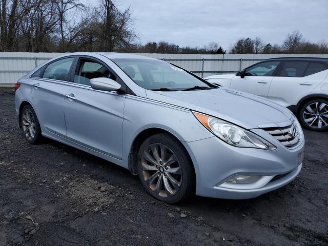 5NPEC4AB4BH318195 - 2011 HYUNDAI SONATA SE SILVER photo 4