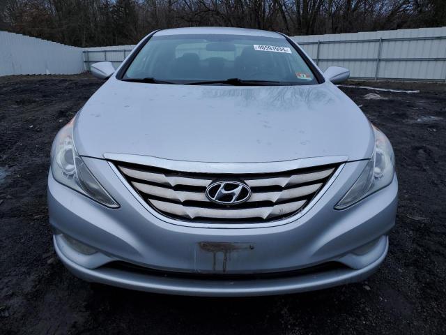 5NPEC4AB4BH318195 - 2011 HYUNDAI SONATA SE SILVER photo 5