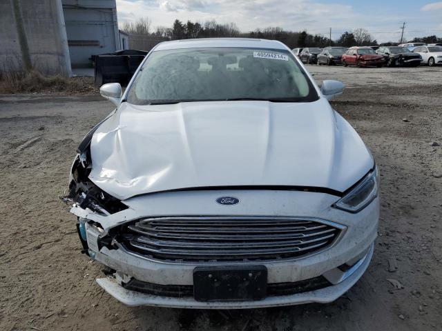 3FA6P0HD0HR114403 - 2017 FORD FUSION SE WHITE photo 5