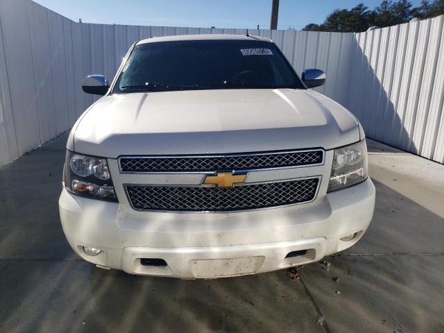 1GNSCKE05DR263551 - 2013 CHEVROLET SUBURBAN C1500 LTZ WHITE photo 5