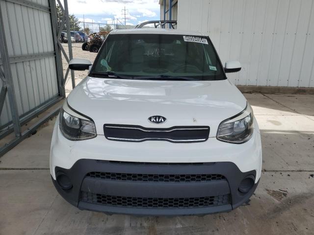 KNDJN2A25J7564057 - 2018 KIA SOUL WHITE photo 5