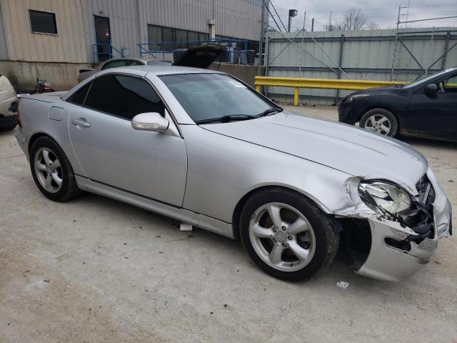 WDBKK65F51F194542 - 2001 MERCEDES-BENZ SLK 320 SILVER photo 4