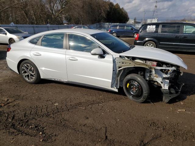 5NPEG4JA6MH127523 - 2021 HYUNDAI SONATA SE WHITE photo 4