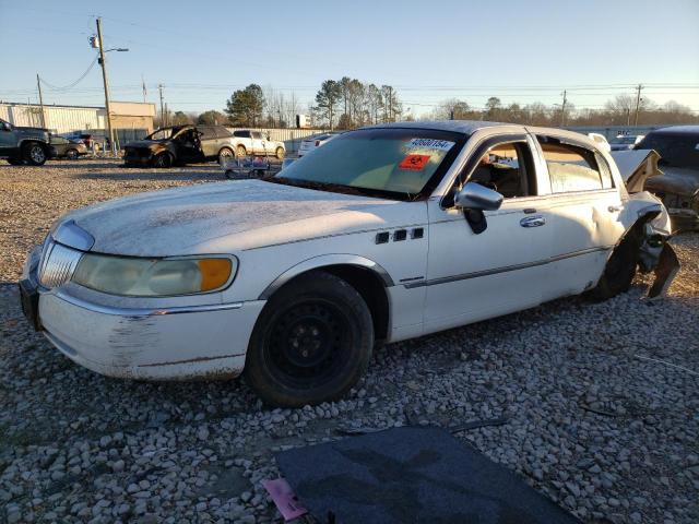 2001 LINCOLN TOWN CAR SIGNATURE, 