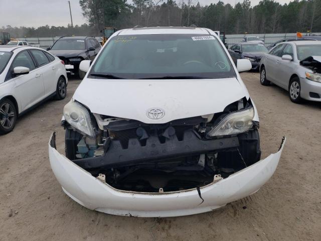 5TDYK3DC4BS163737 - 2011 TOYOTA SIENNA XLE WHITE photo 5