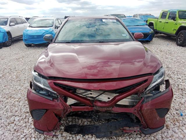 4T1B11HK3JU597765 - 2018 TOYOTA CAMRY L RED photo 5