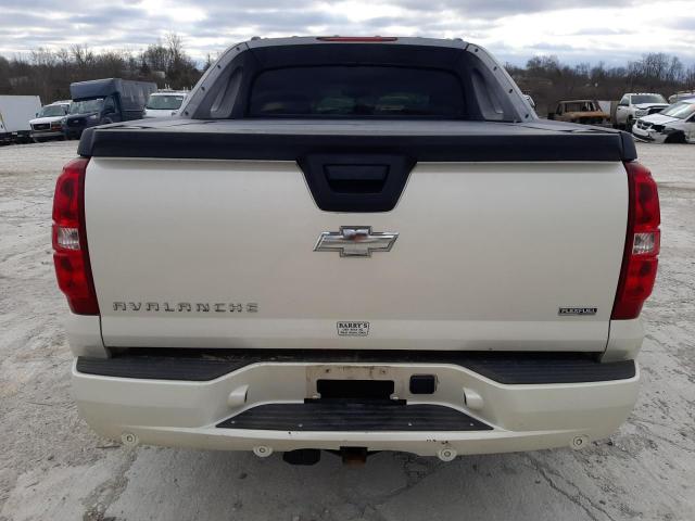 3GNFK32049G232300 - 2009 CHEVROLET AVALANCHE K1500 LTZ WHITE photo 6