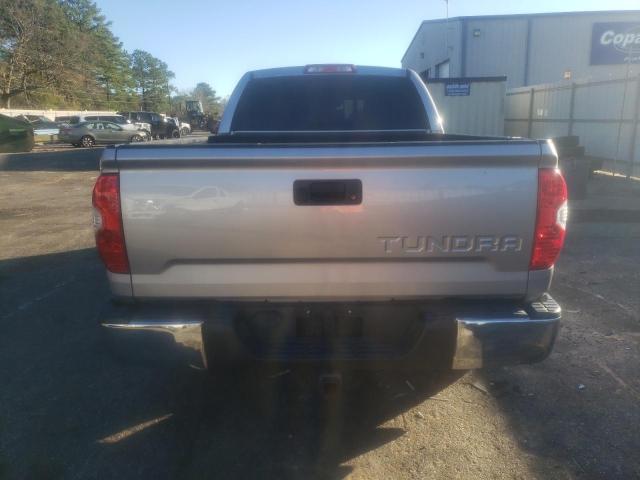 5TFRY5F14JX230405 - 2018 TOYOTA TUNDRA DOUBLE CAB SR/SR5 SILVER photo 6