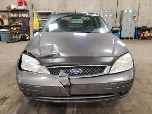 1FAFP34N46W219150 - 2006 FORD FOCUS ZX4 GRAY photo 5