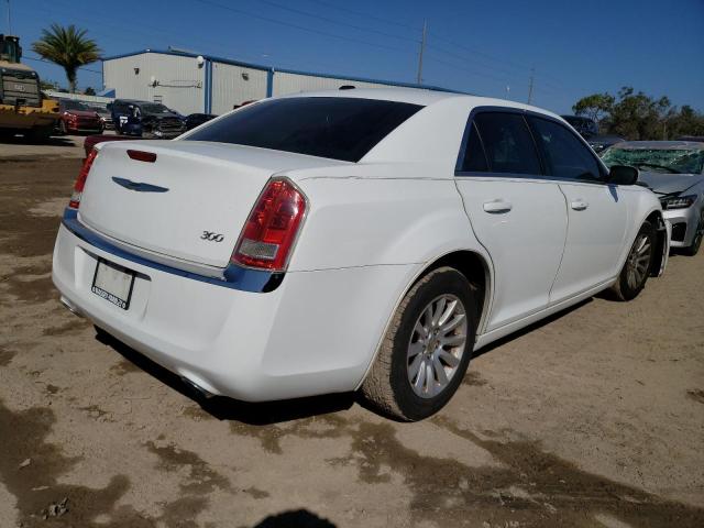 2C3CCAAG3DH515070 - 2013 CHRYSLER 300 WHITE photo 3