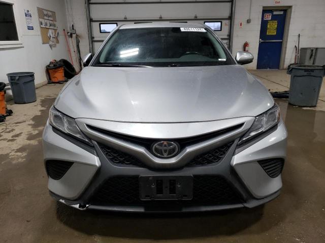 4T1B11HK1KU221714 - 2019 TOYOTA CAMRY L SILVER photo 5