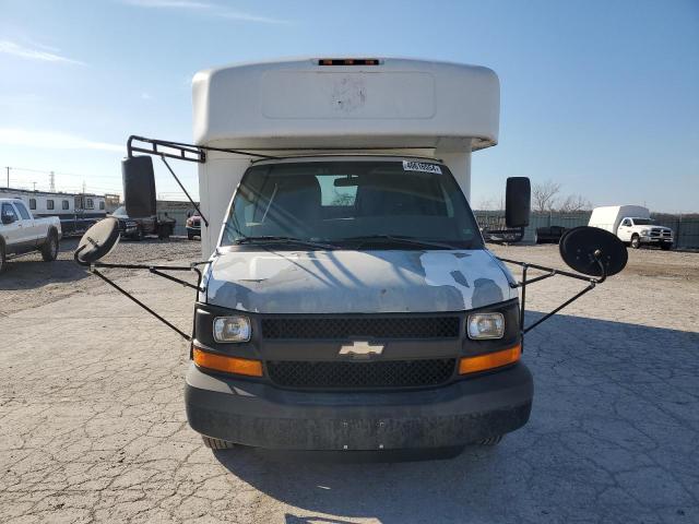 1GBJG31U361255686 - 2006 CHEVROLET EXPRESS G3 WHITE photo 5