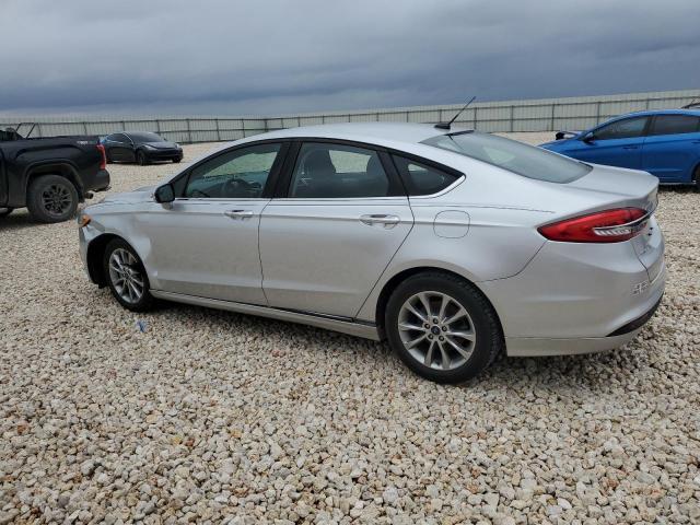 3FA6P0HD6HR310104 - 2017 FORD FUSION SE SILVER photo 2