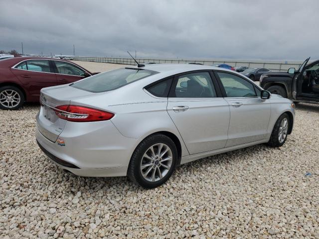 3FA6P0HD6HR310104 - 2017 FORD FUSION SE SILVER photo 3