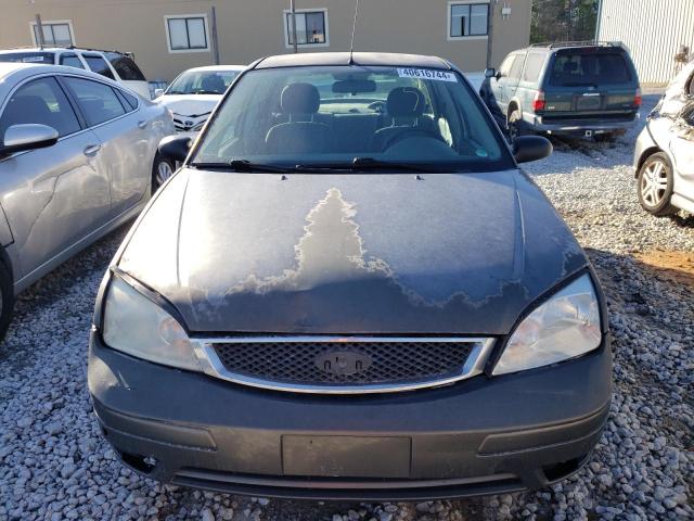 1FAFP34NX5W139088 - 2005 FORD FOCUS ZX4 GRAY photo 5