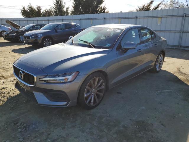 7JRA22TK8KG015087 - 2019 VOLVO S60 T6 MOMENTUM SILVER photo 1