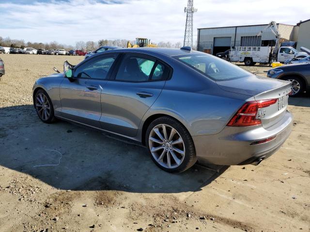 7JRA22TK8KG015087 - 2019 VOLVO S60 T6 MOMENTUM SILVER photo 2