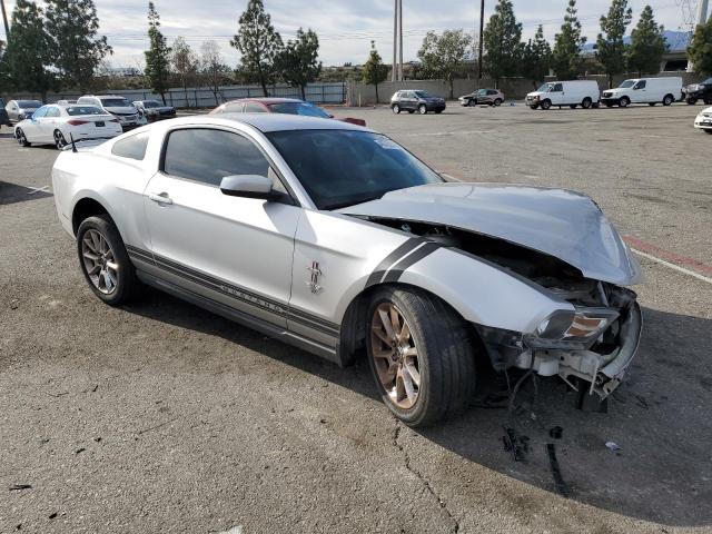 1ZVBP8AM6B5134356 - 2011 FORD MUSTANG SILVER photo 4