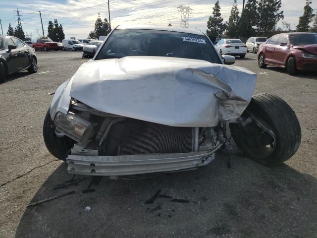 1ZVBP8AM6B5134356 - 2011 FORD MUSTANG SILVER photo 5