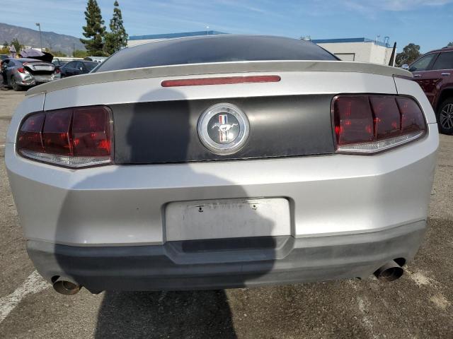 1ZVBP8AM6B5134356 - 2011 FORD MUSTANG SILVER photo 6