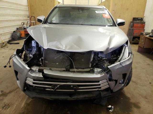 5TDJZRFH8KS937061 - 2019 TOYOTA HIGHLANDER SE SILVER photo 5