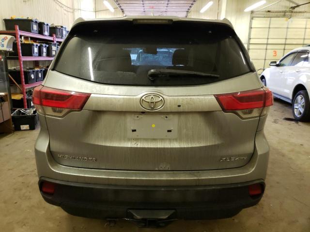 5TDJZRFH8KS937061 - 2019 TOYOTA HIGHLANDER SE SILVER photo 6