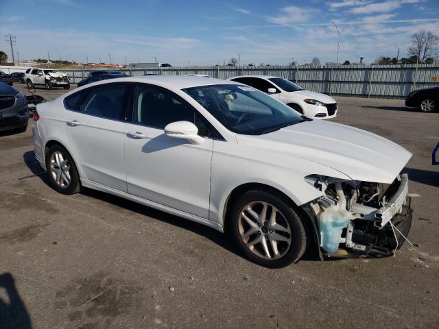 3FA6P0H74GR117460 - 2016 FORD FUSION SE WHITE photo 4