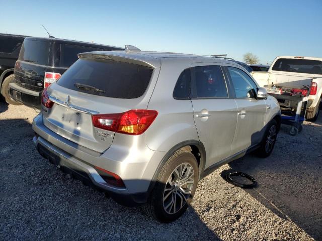 JA4AP3AW9JU002354 - 2018 MITSUBISHI OUTLANDER ES SILVER photo 3