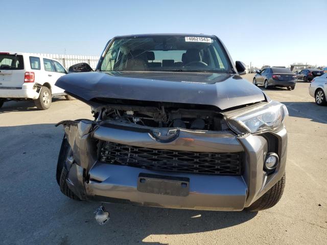 JTEBU5JR0J5571155 - 2018 TOYOTA 4RUNNER SR5/SR5 PREMIUM GRAY photo 5