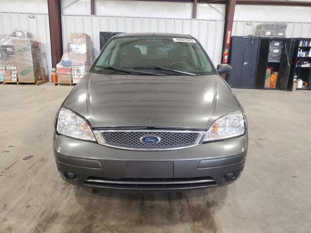 3FAHP37N05R121318 - 2005 FORD FOCUS ZX5 GRAY photo 5