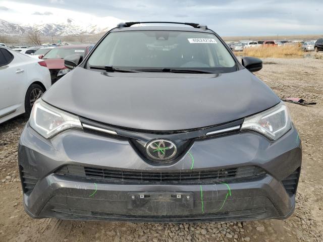 JTMBFREV2JJ213043 - 2018 TOYOTA RAV4 LE GRAY photo 5